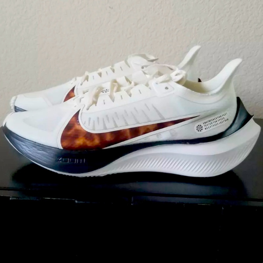 Womens Nike Zoom Gravity Athletic Running Shoes